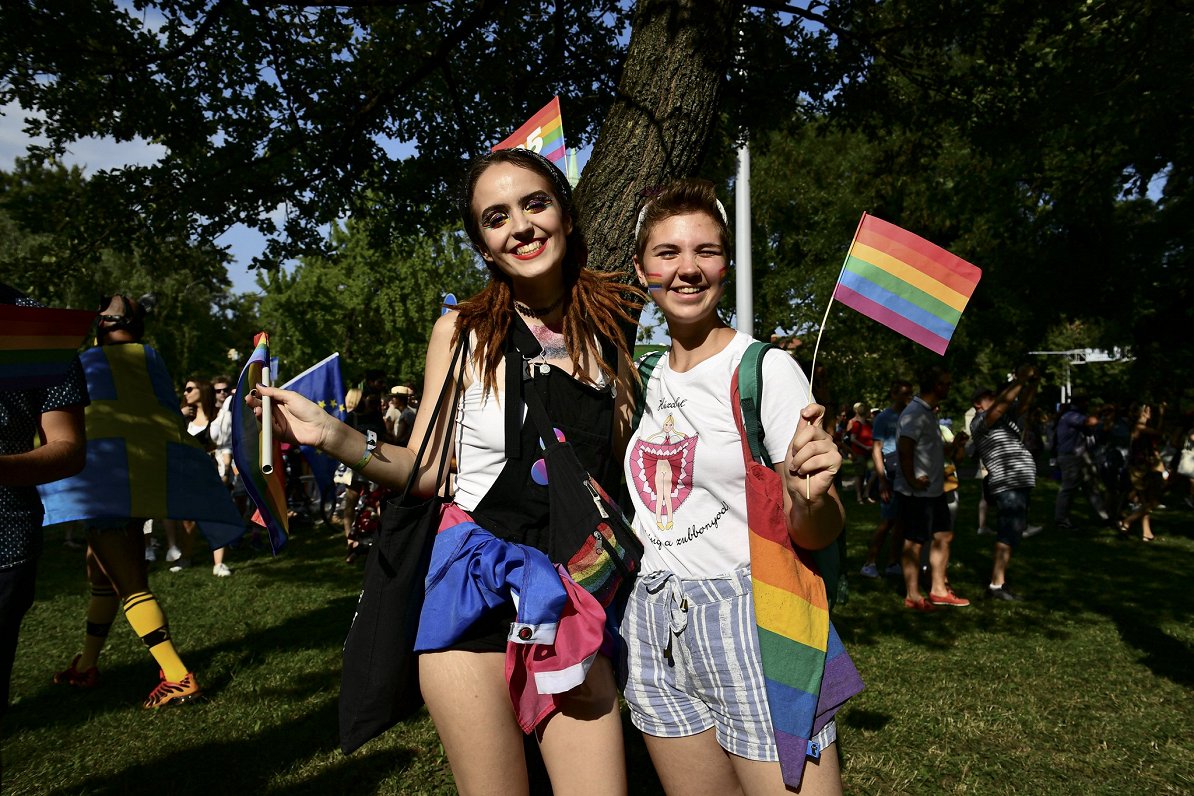 LGBT gājiena dalībnieces Budapeštā
