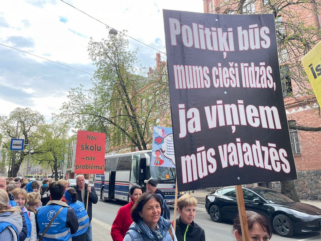 Latvijas skolotāji sāk trīs dienu streiku / Raksts