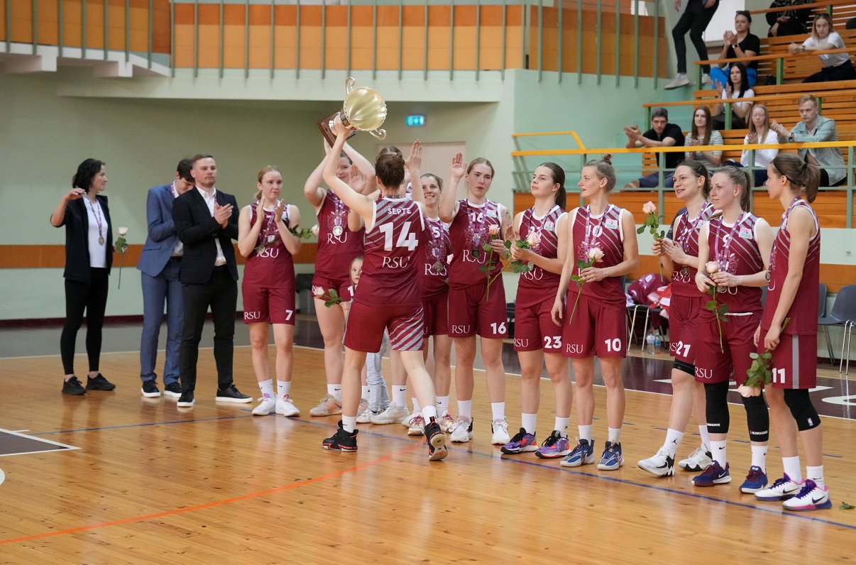 RSU basketbolistes izcīna sudrabu Latvijas sieviešu līgas finālā