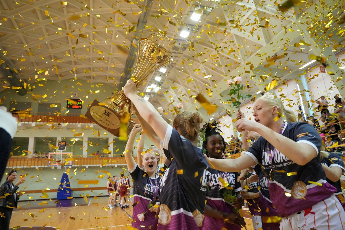 &quot;TTT Rīga&quot; basketbolistes uzvar Latvijas sieviešu līgas finālā