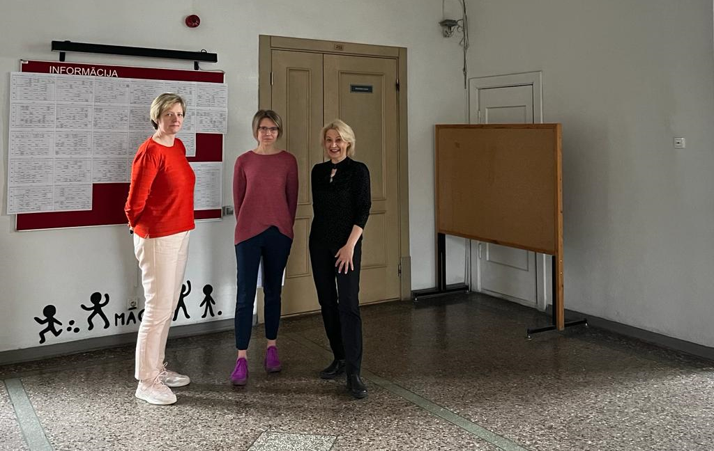 Rīgas 49.vidusskolas skolotājas Dace Reknere (no kreisās), Jolanta Mūrniece un Vita Vilka.