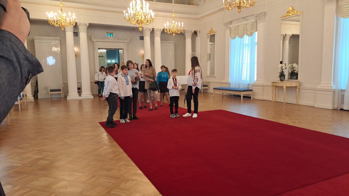 Bērnu slimnīcas pacienti no Ukrainas apmeklē Rīgas pili, 28.04.2023