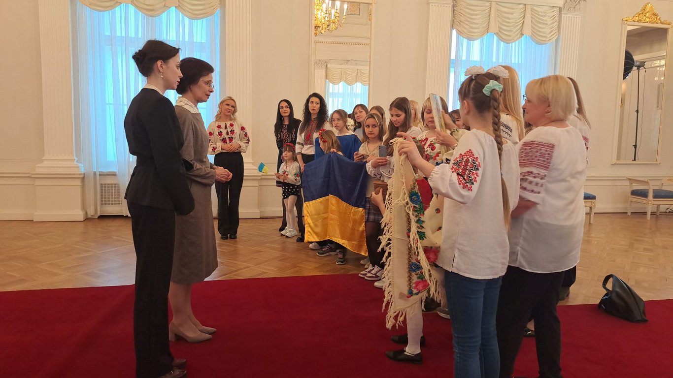 Bērnu slimnīcas pacienti no Ukrainas apmeklē Rīgas pili, 28.04.2023