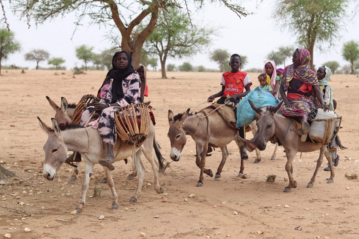 Sudānas kara bēgļi devušies bēgļu gaitās uz kaimiņvalsti Čadu