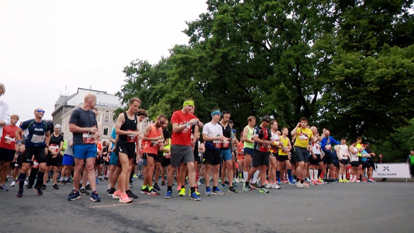 Skrējēji Rīgas maratona startā