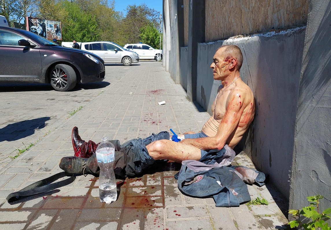 Vīrietis cietis apšaudē, kad Krievija apšaudīja lielveikalu Ukrainas pilsētā Hersonā
