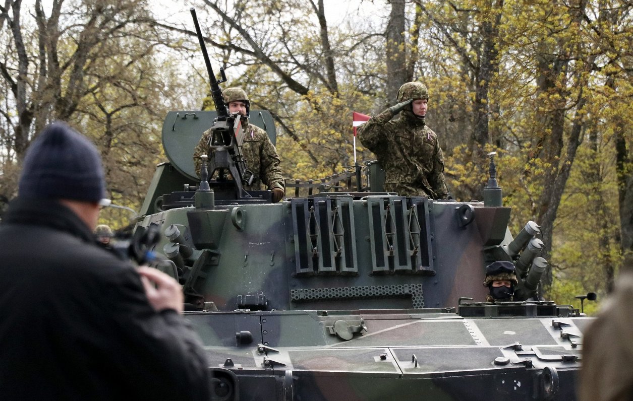Latvijas Neatkarības atjaunošanas dienai veltītā Latvijas un ārvalstu bruņoto spēku militārā parāde...