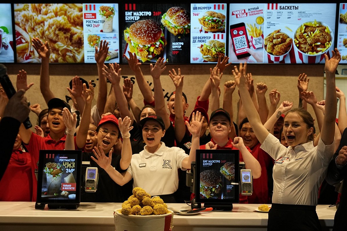 Amerikāņu ēstuves &quot;KFC&quot; vietā Maskavā tagad darbojas līdzīga ēstuve ar nosaukumu &quot;Ros...