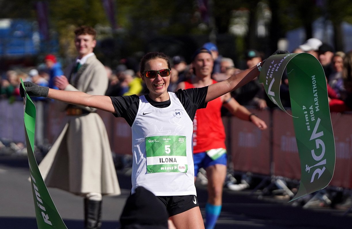 Ilona Marhele pusmaratona finišā