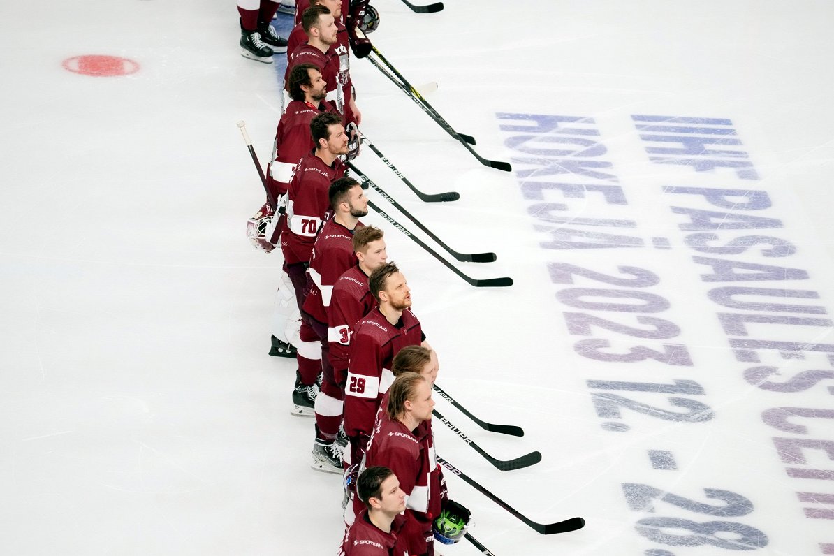 Latvijas hokeja izlase ar kapteini Daugaviņu gatava pasaules čempionātam; treneris izvēlas 25 spēlētājus