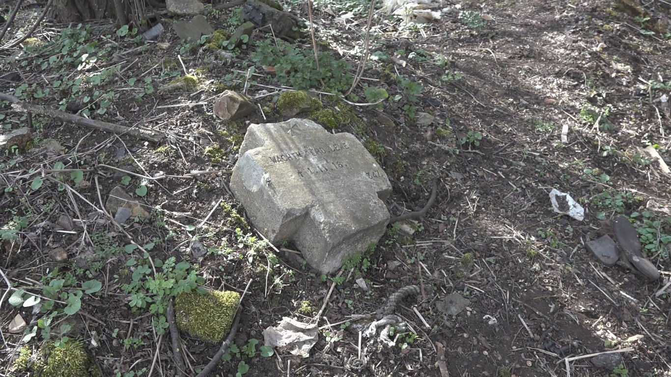 Liepājā bijušajā izgāztuvē atrod vācu karavīra kapa krustu