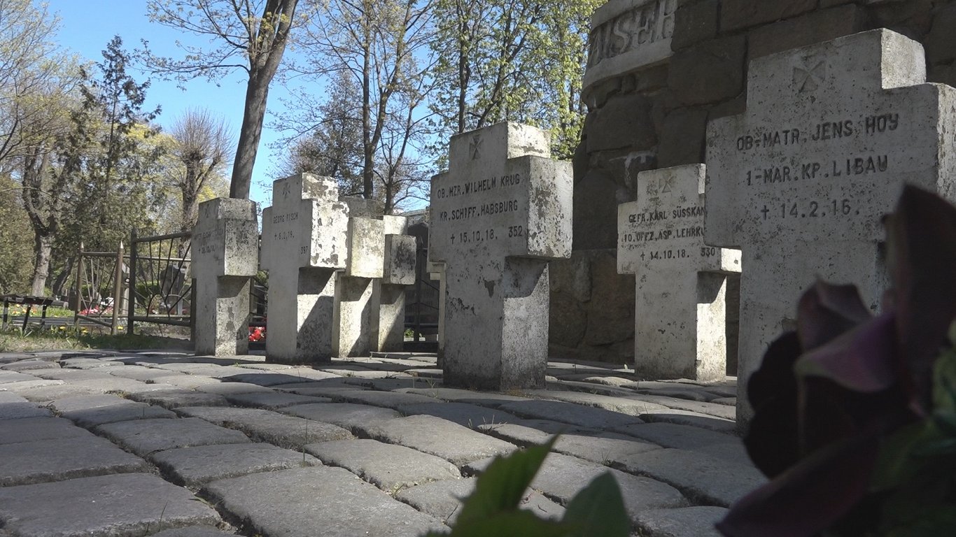 Liepājā bijušajā izgāztuvē atrod vācu karavīra kapa krustu