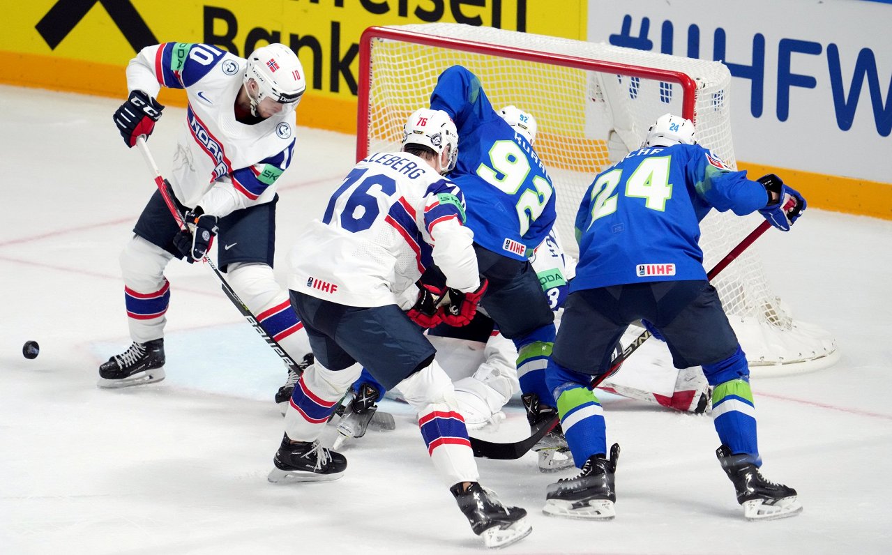 Norvēģijas un Slovēnijas hokeja izlašu spēle pasaules čempionātā Rīgā
