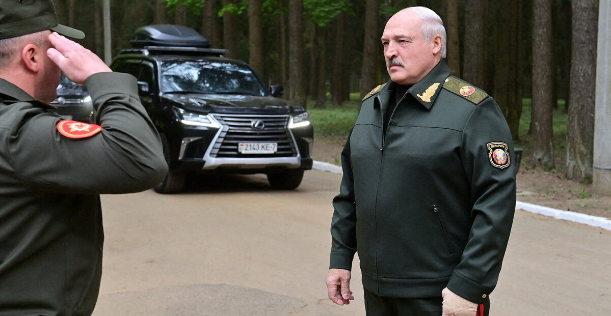 Baltkrievijas vadonis Aleksandrs Lukašenko šonedēļ atkal parādījās sabiedrībā pēc gandrīz nedēļu ilg...