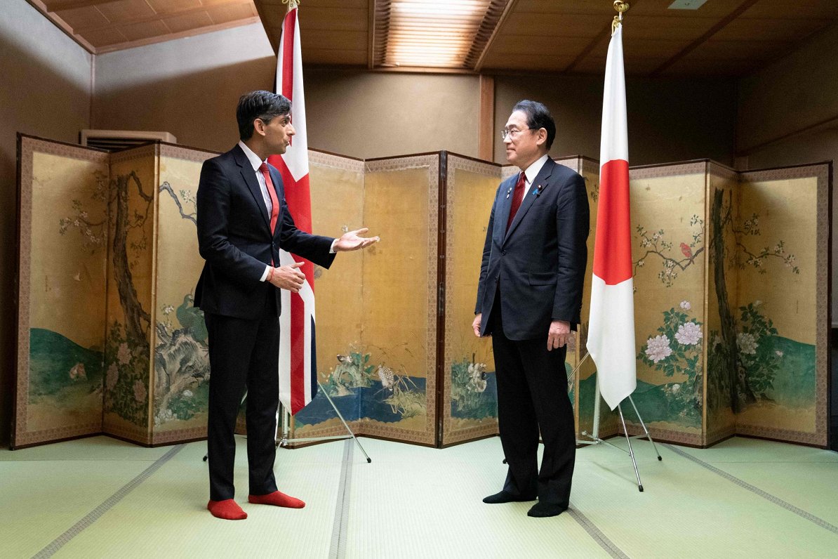 Britu premjers Riši Sunaks tiekas ar Japānas līderi Fumio Kisidu