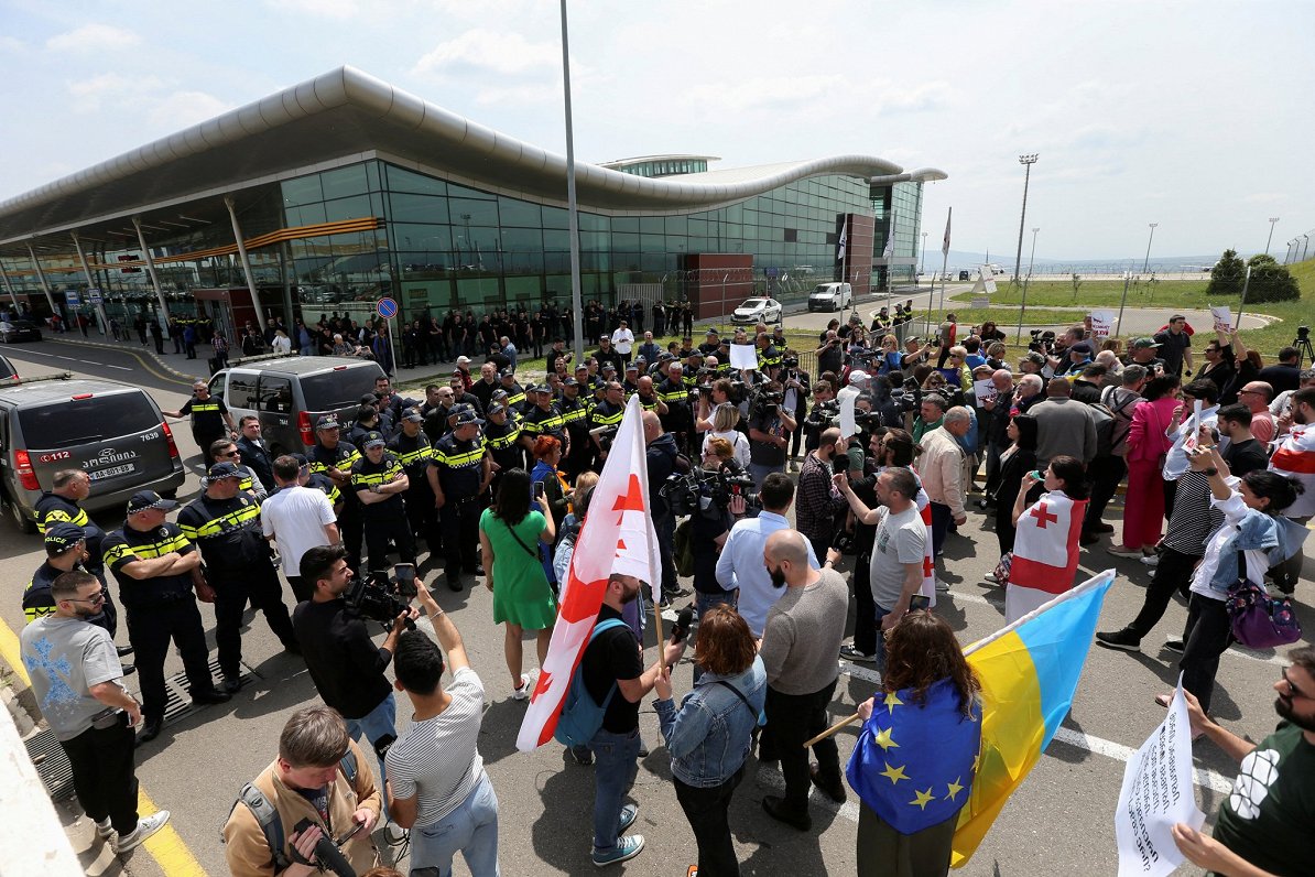 Protesta akcija pie Tbilisī lidostas. 2023. gada 19. maijs.