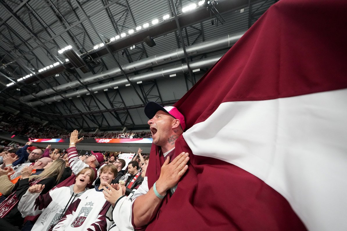 Hockeyfans feirer seier og søker billetter til Tampere / Artikkel