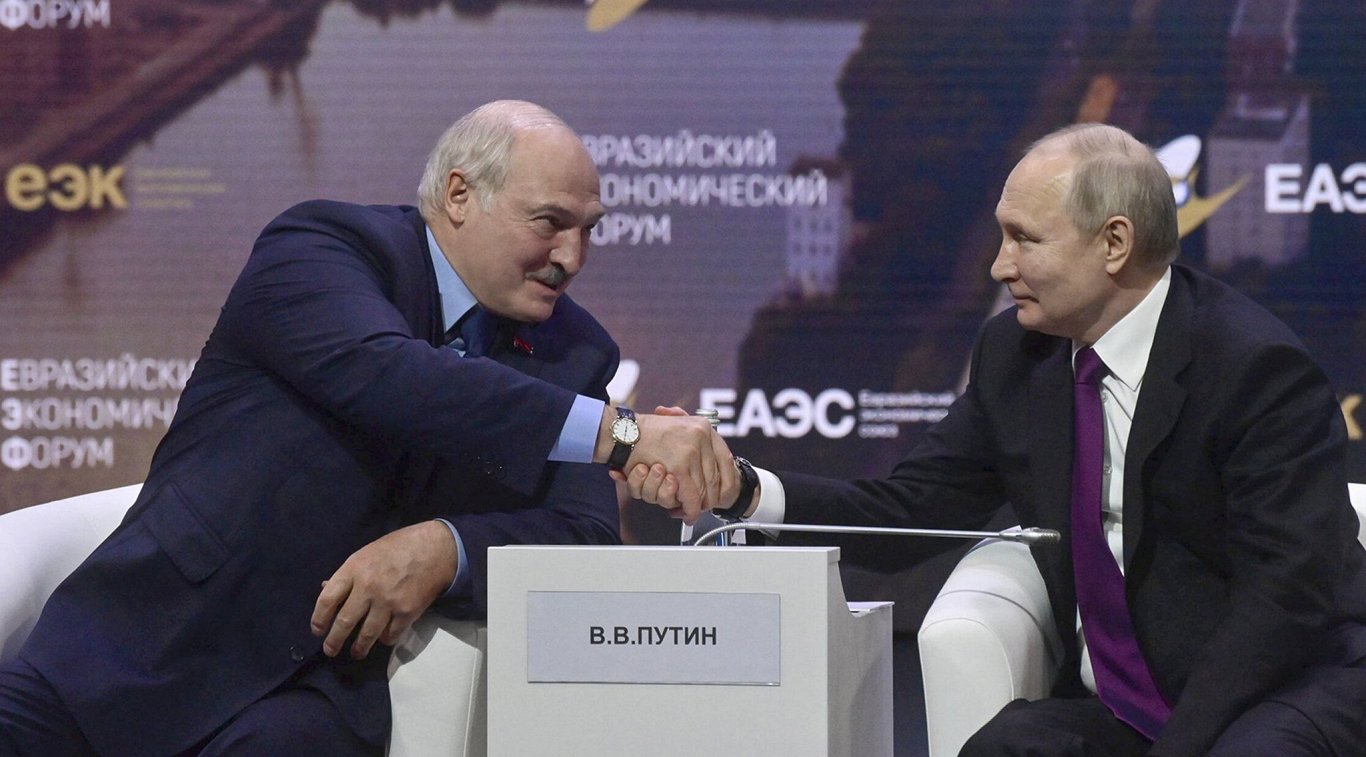 Baltkrievijas vadonis Aleksandrs Lukašenko un Krievijas diktators Vladimirs Putins