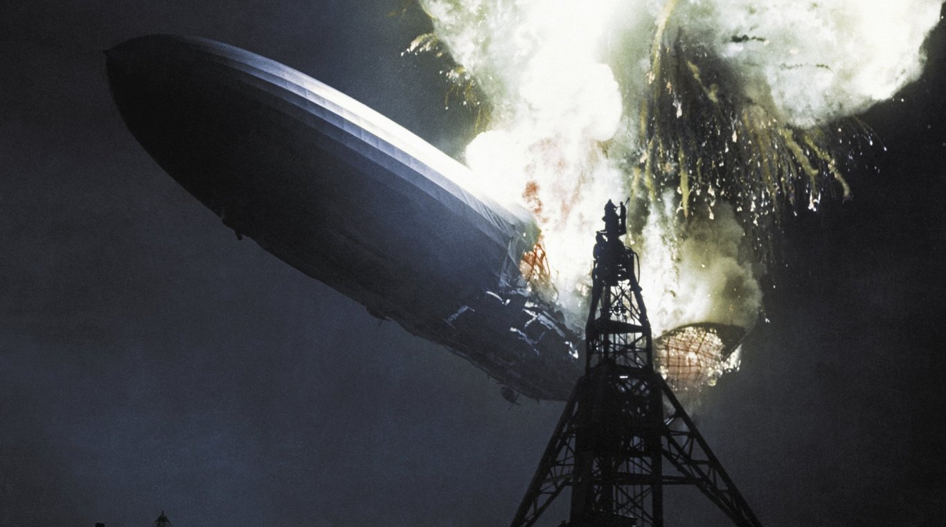 Dirižabļa &quot;Hindenburgs&quot; katastrofa. 1937. gada 6. maijs.