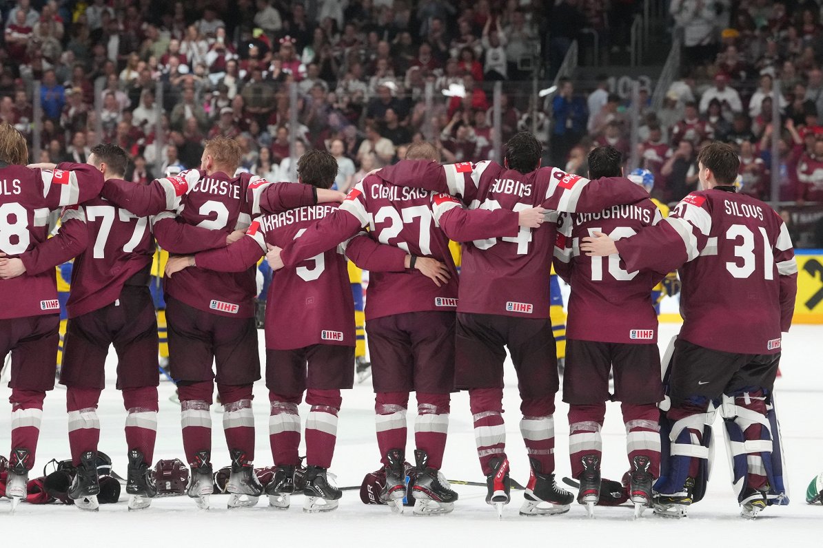 Latvijas hokejisti svin uzvaru pār Zviedriju pasaules čempionāta ceturtdaļfinālā