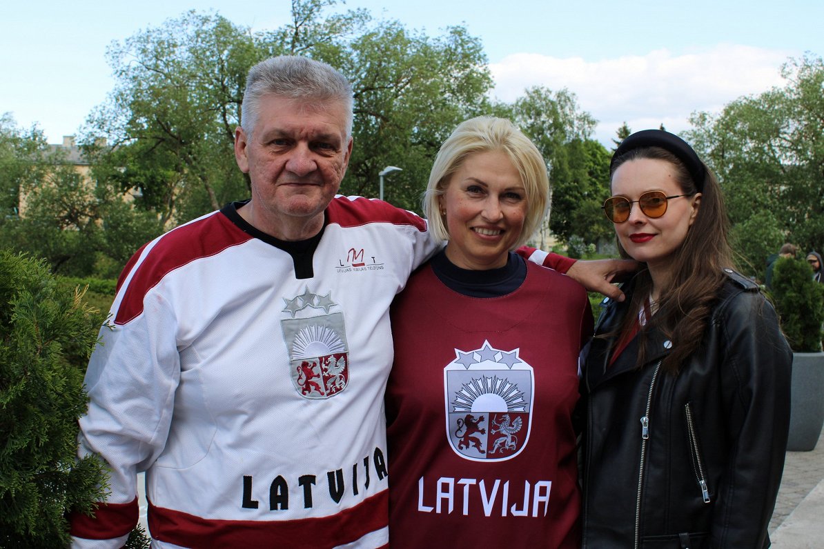 Kopīga Latvijas un Kanādas hokeja spēles skatīšanās Rēzeknē