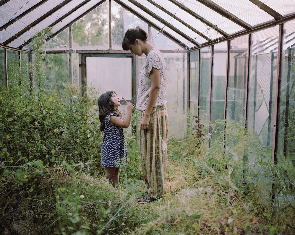 Pusmāsas «pusmīlestība» fotogrāfes Diānas Tamanes izstādē «Half-Love»