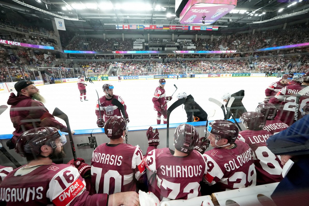 Latvijas hokeja izlase pasaules čempionāta spēlē pret Zviedriju