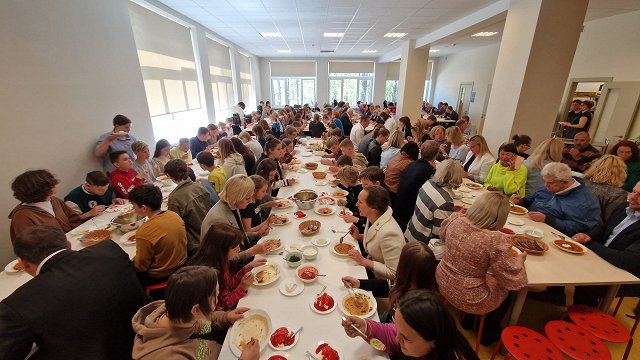 Ministrija: Brīvpusdienas visiem skolēniem ar Latvijā audzētu pārtiku izmaksātu miljardu eiro gadā