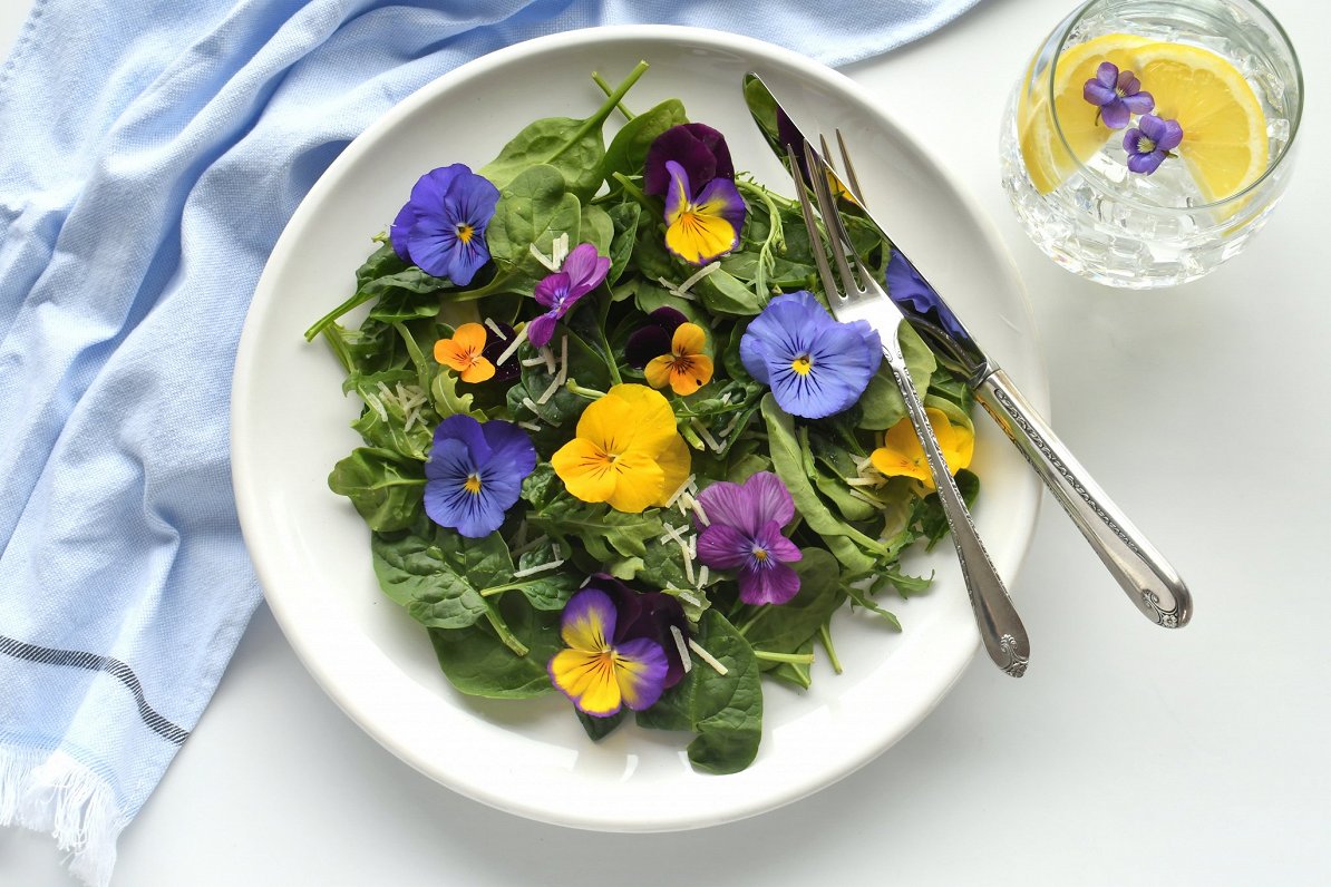 We eat the cornflowers, but we smell the grass. Researchers explain the