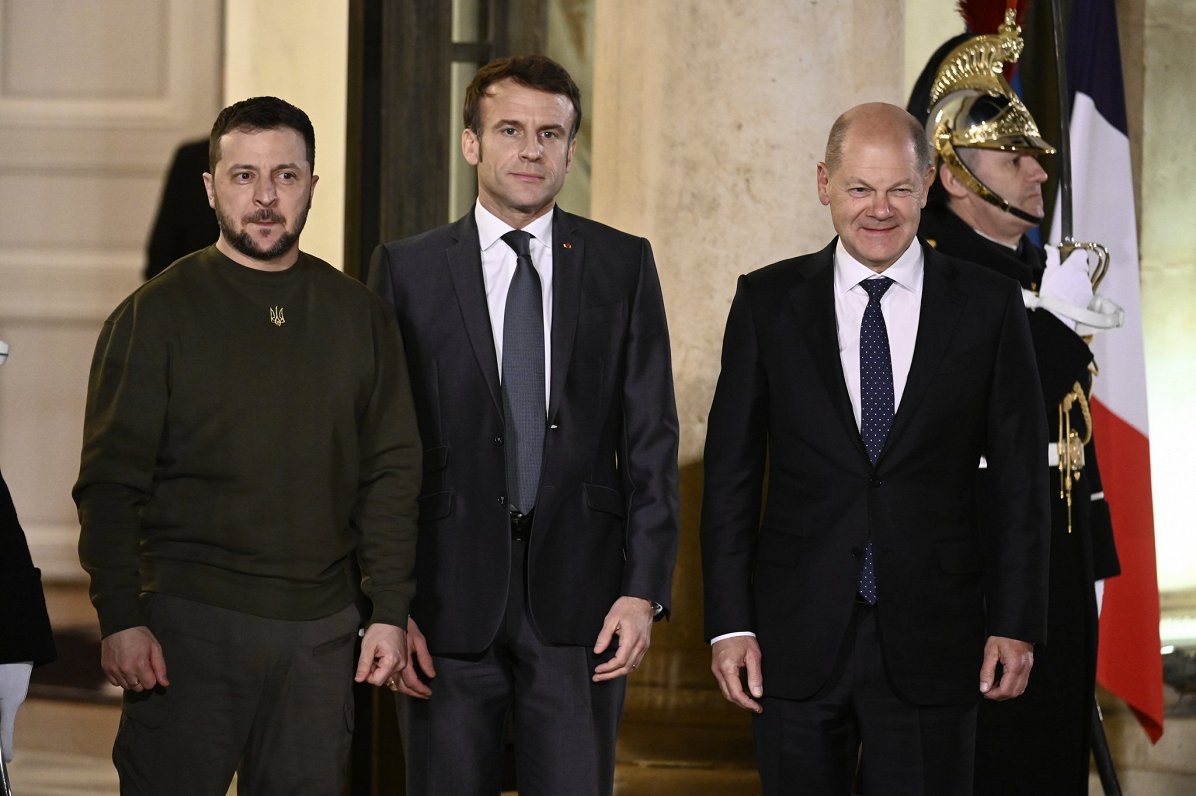 Ukrainas prezidents Volodimirs Zelenskis, Francijas prezidents Emanuels Makrons un Vācijas kanclers...