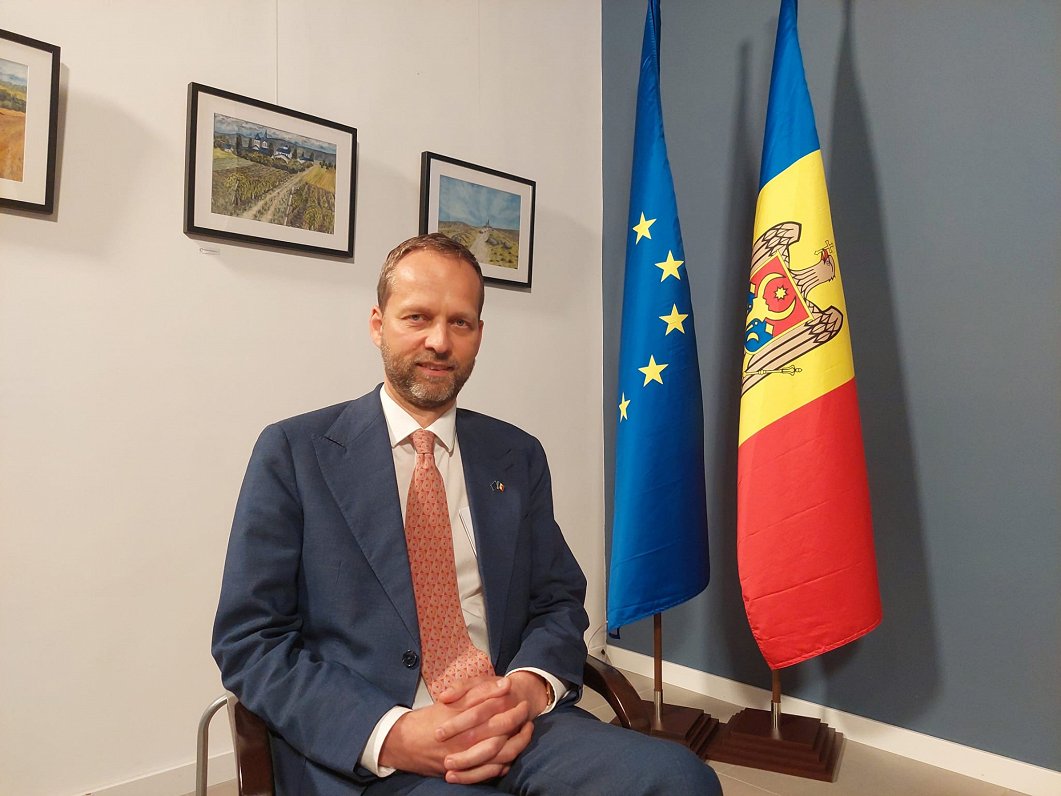 Attēlā Eiropas Savienības vēstnieks Moldovā Jānis Mažeiks
