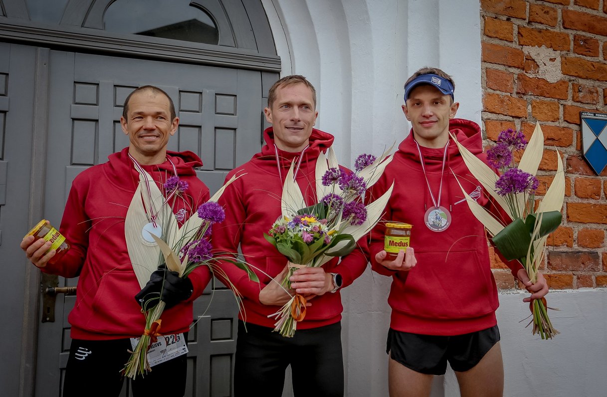Trīs ātrākie kungi Rīga-Valmiera 107km finišā