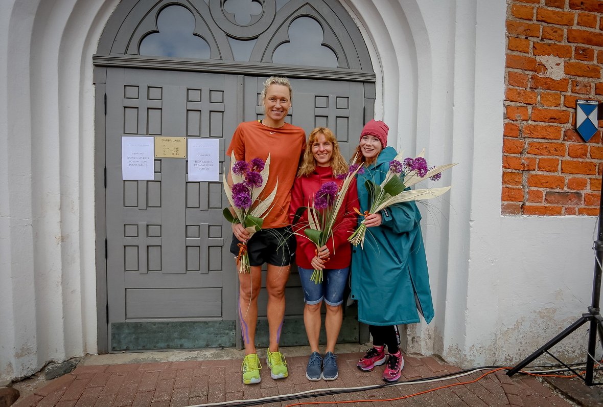 Trīs ātrākās dāmas Rīga-Valmiera 107km finišā