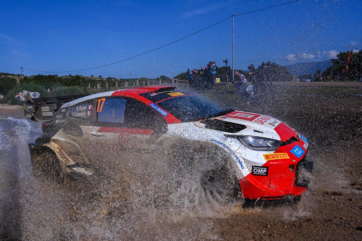 Sebastjena Ožjē ekipāža 2023. gada Sardīnijas WRC posmā.