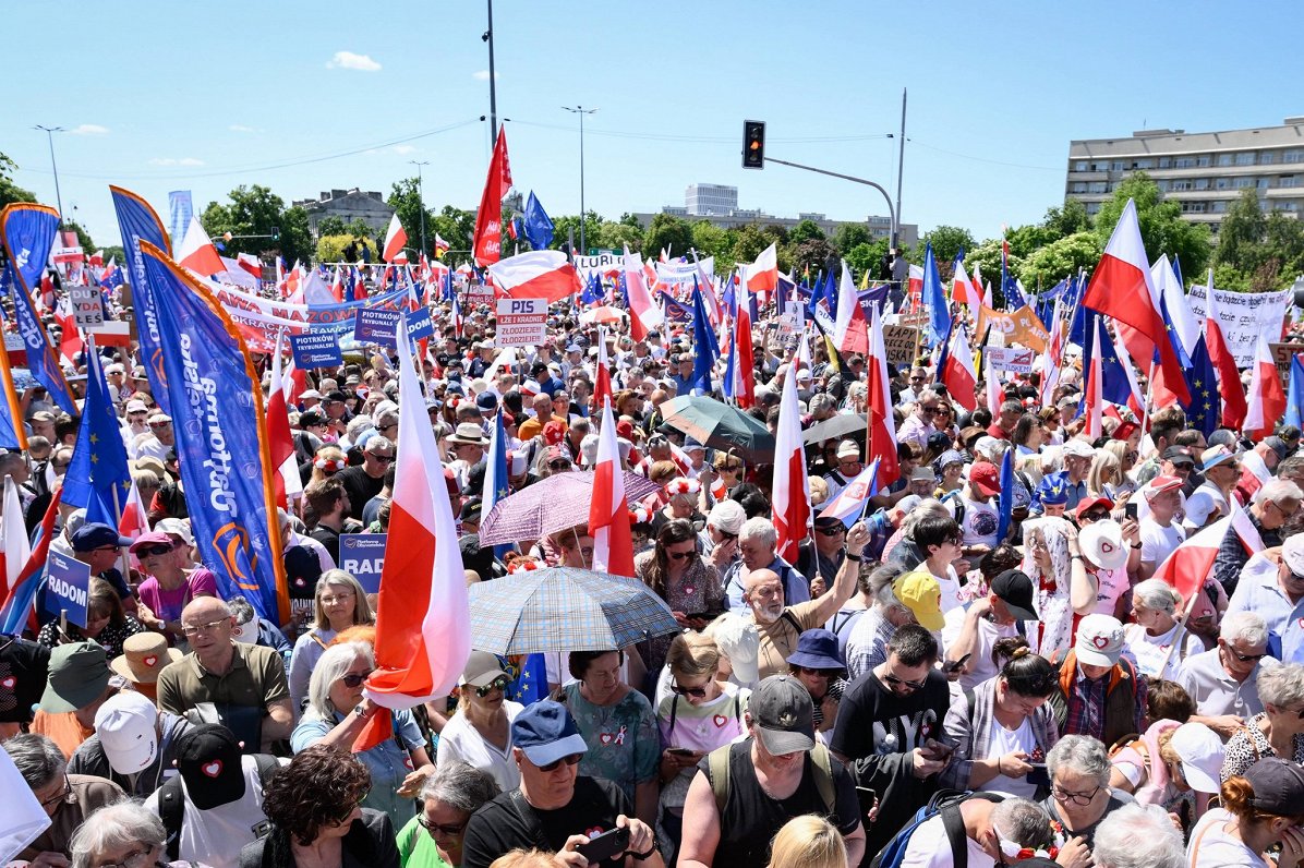 Protesti pret valdību Varšavā