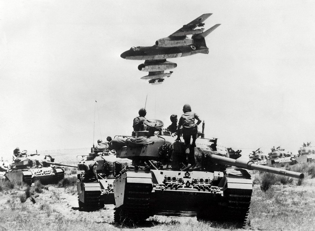 Izraēlas karavīri uz tankiem. 1967. gads.