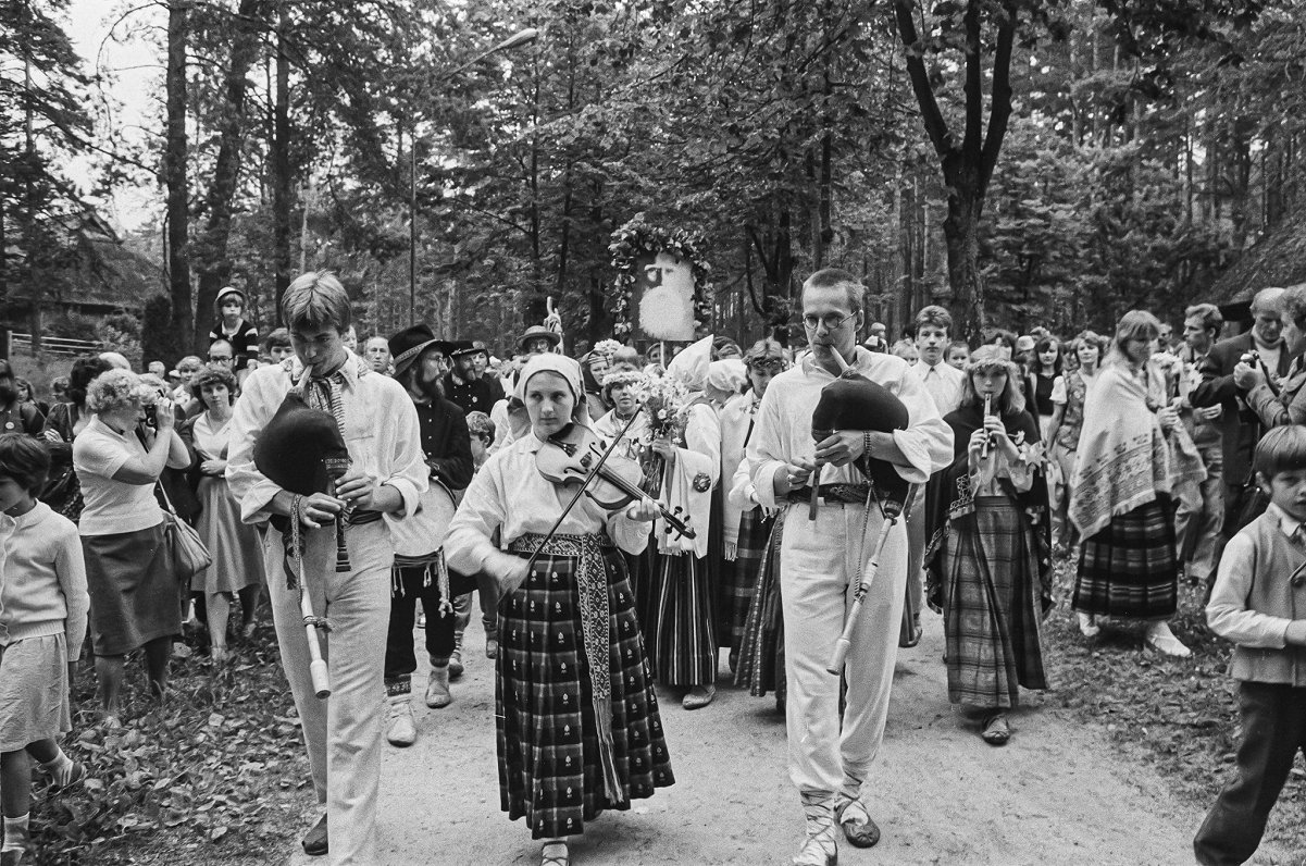 XIX Vispārējo latviešu dziesmu un deju svētku folkloras kopu sarīkojuma &quot;Novadu sasaukšanās&quo...