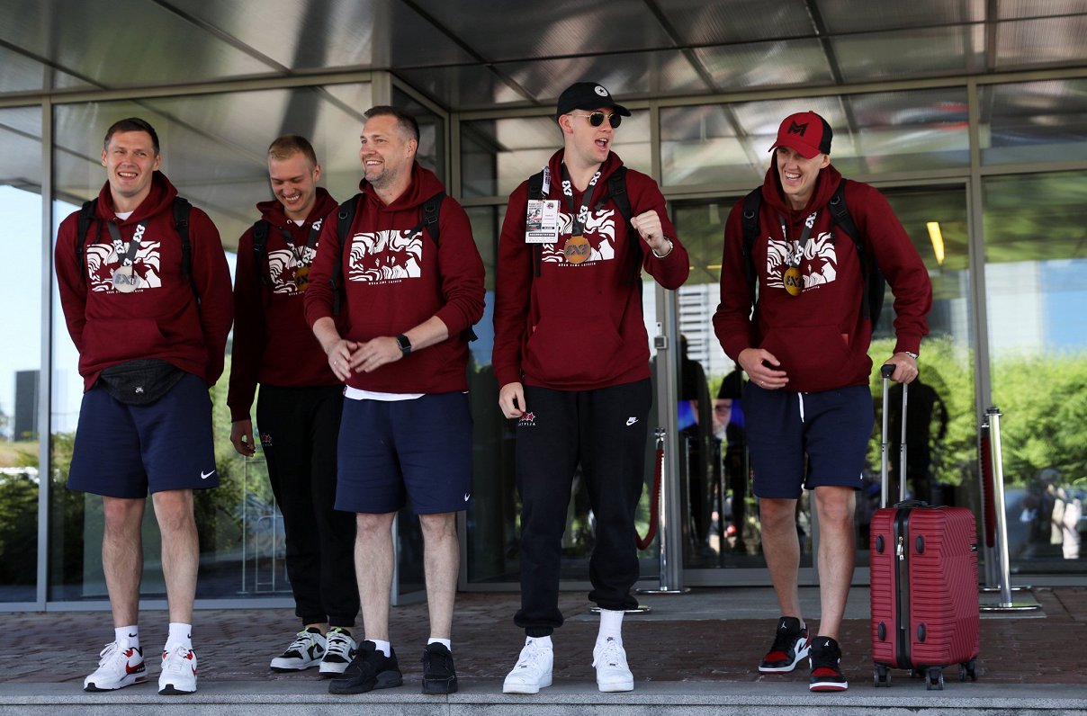 Latviske 3×3 basketballspillere hedret etter å ha kommet hjem med VM-bronse / artikkel