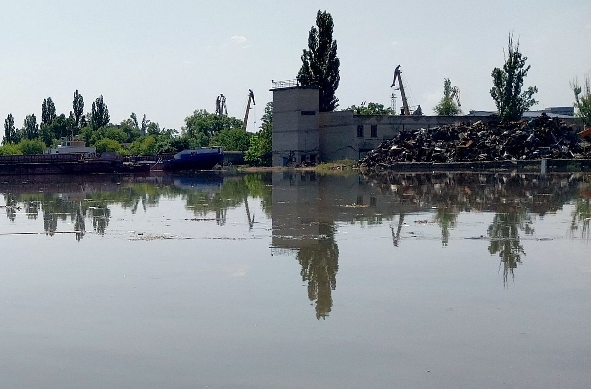 После подрыва плотины Каховской ГЭС затоплена и часть Херсона.
