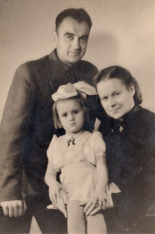 Bernhards, Milda un Laura Sāni Vācijā ap 1948. gadu.