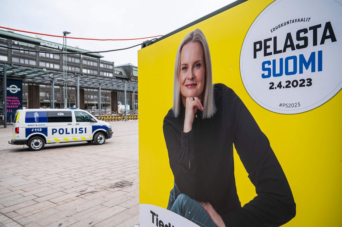 Somu partijas priekšvēlēšanu reklāmas plakāts pirms Somijas parlamenta vēlēšanām, kas notika aprīlī