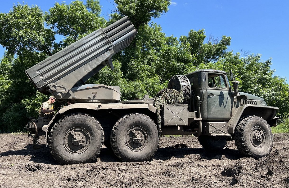 Ukrainas armijas zalvju uguns raķešu sistēmas &quot;Grad&quot; vienība saņēmusi komandu vērst uguni...