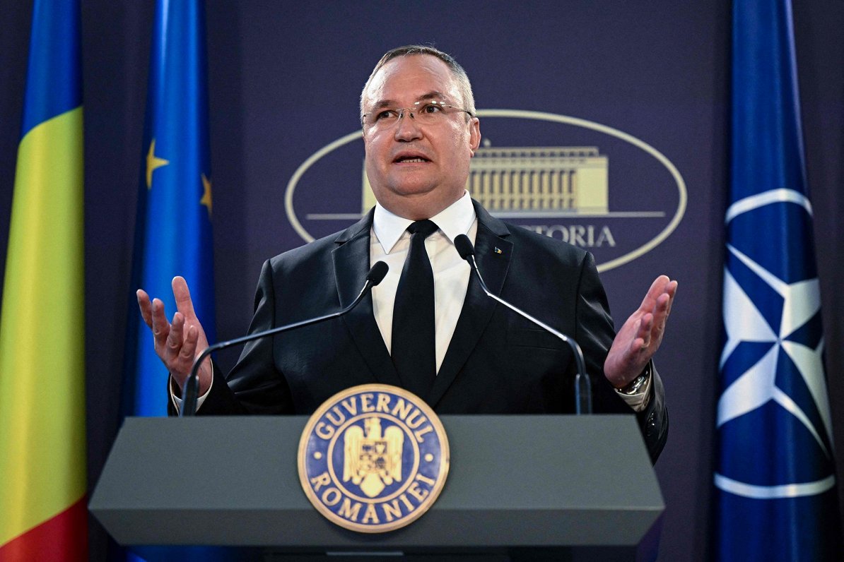 Rumānijas premjerministrs Nikolaje Čjuke paziņo par atkāpšanos.
