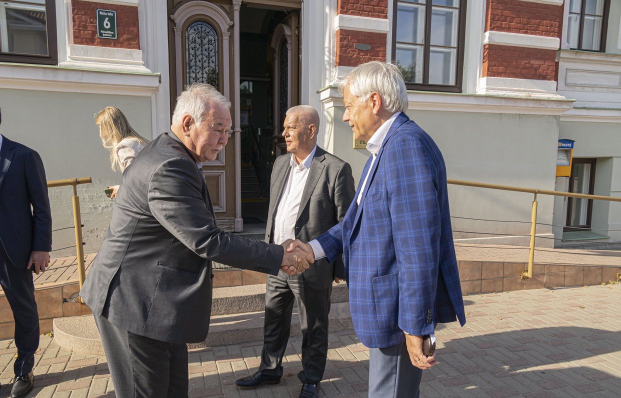 Centrālāzijas valstu delegācija viesojas Liepājā