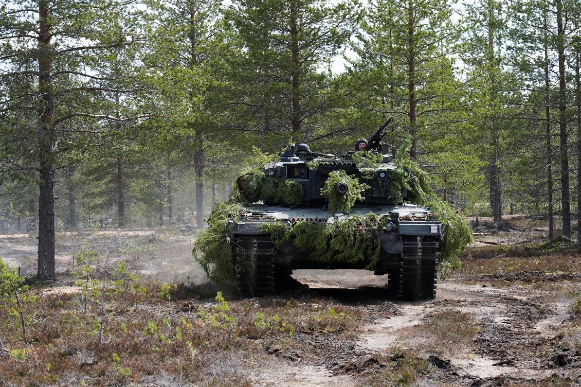 Kanāda nosūta uz Latviju 15 tankus Leopard 2 / Raksts
