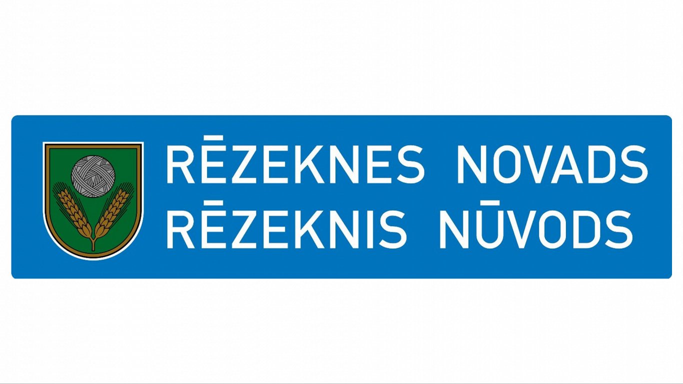 Rēzeknes novada ceļa zīme latviešu un latgaliešu valodā