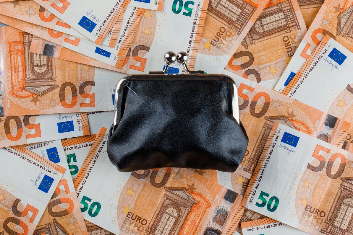 Salaire moyen avant impôt de 1 549 euros en Lettonie / Article