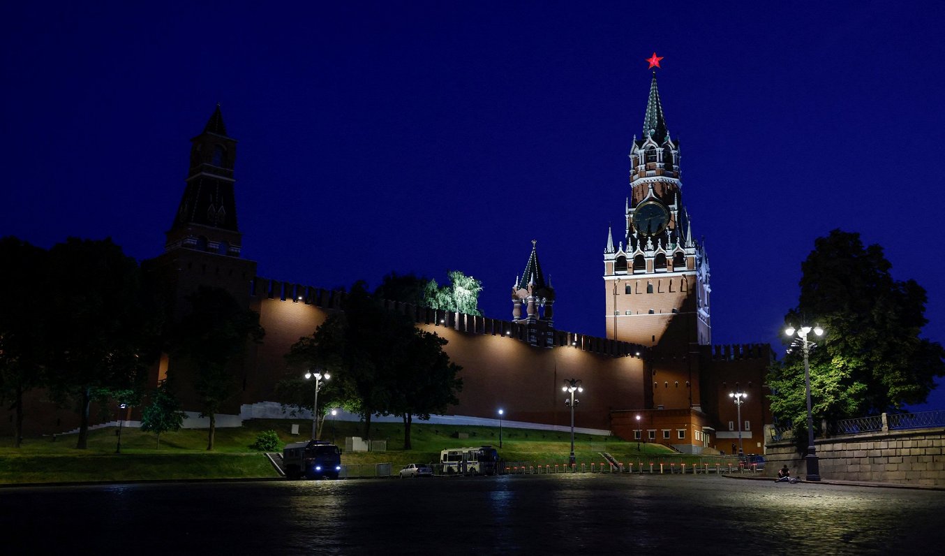 Likumsargu transports Kremļa pakājē 2023. gada 24. jūnijā.