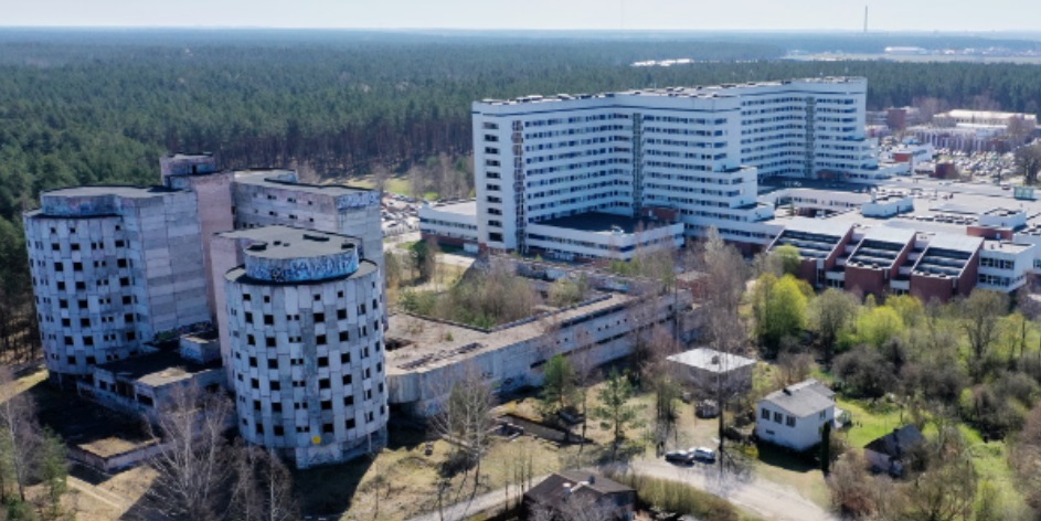 Pašlaik nojauktā neuzbūvētā augstceltne kopā ar Rīgas Austrumu klīniskās universitātes slimnīcas ēku...