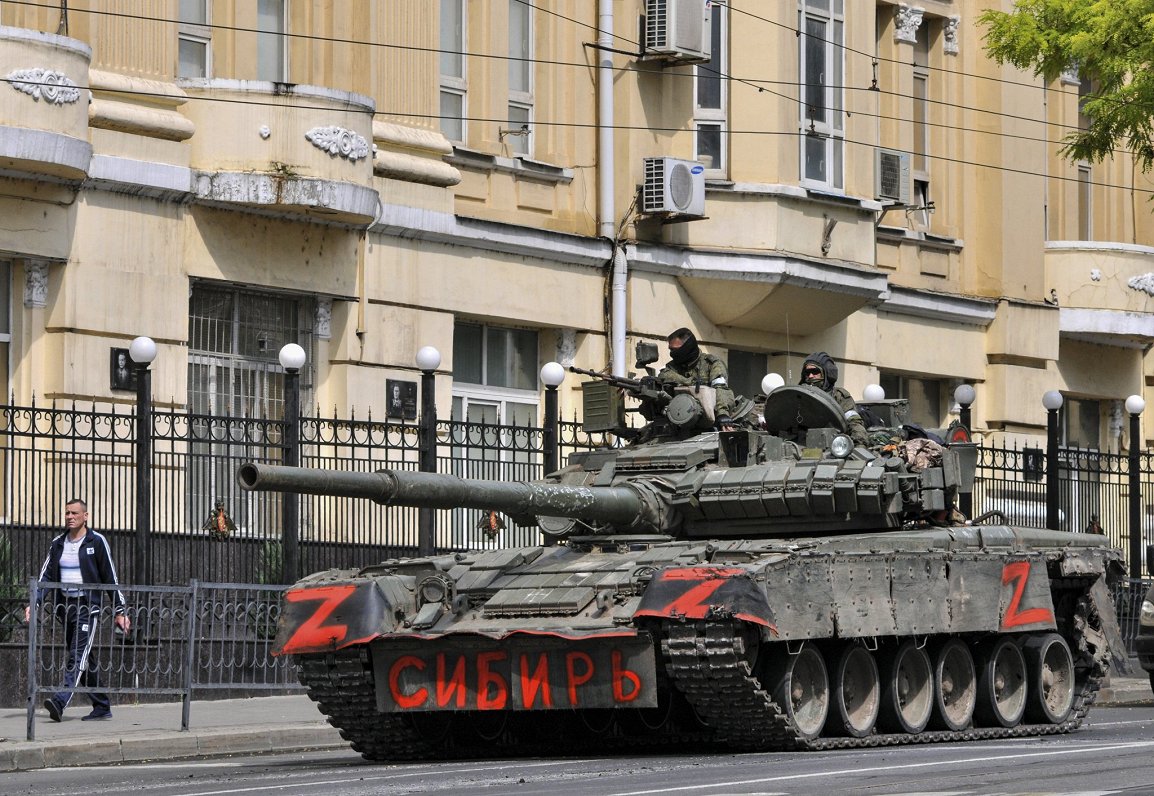 &quot;Vagner&quot; grupējuma tanks Rostovas pie Donas ielas